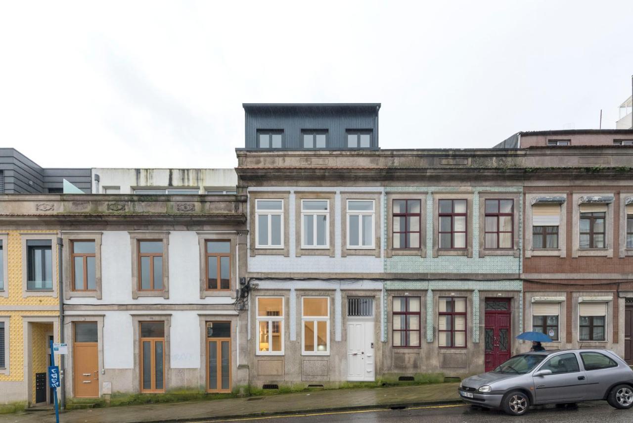 Lovelystay - Cozy Duplex With Patio Right Off Train&Metro Station Porto Buitenkant foto