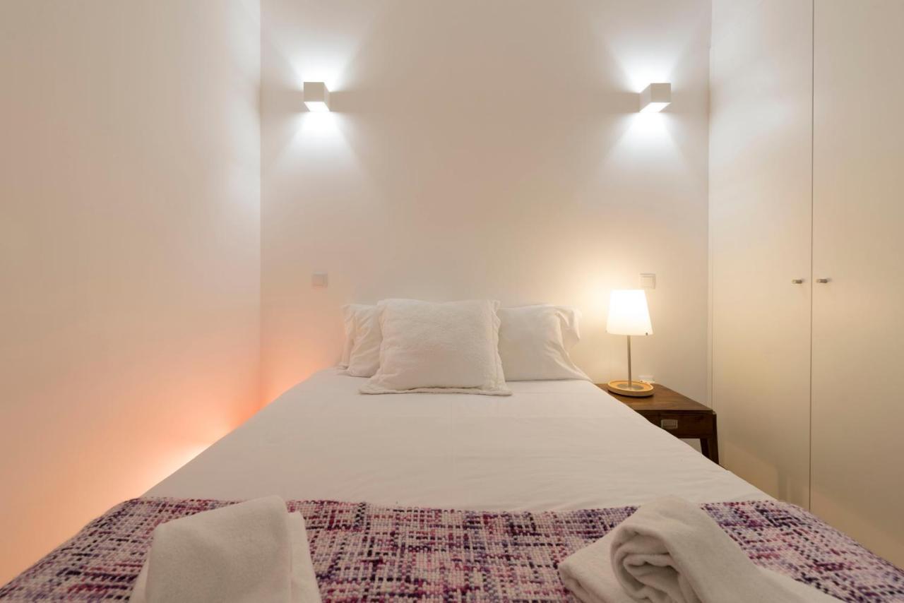 Lovelystay - Cozy Duplex With Patio Right Off Train&Metro Station Porto Buitenkant foto