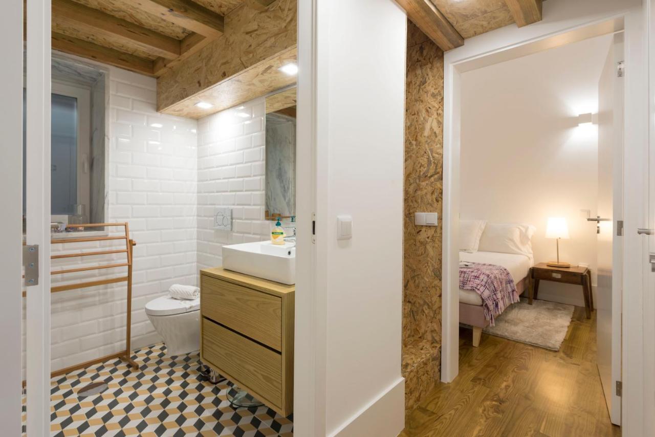 Lovelystay - Cozy Duplex With Patio Right Off Train&Metro Station Porto Buitenkant foto