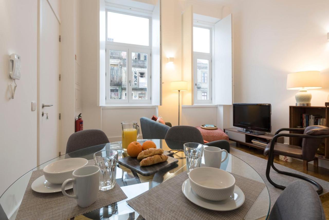 Lovelystay - Cozy Duplex With Patio Right Off Train&Metro Station Porto Buitenkant foto